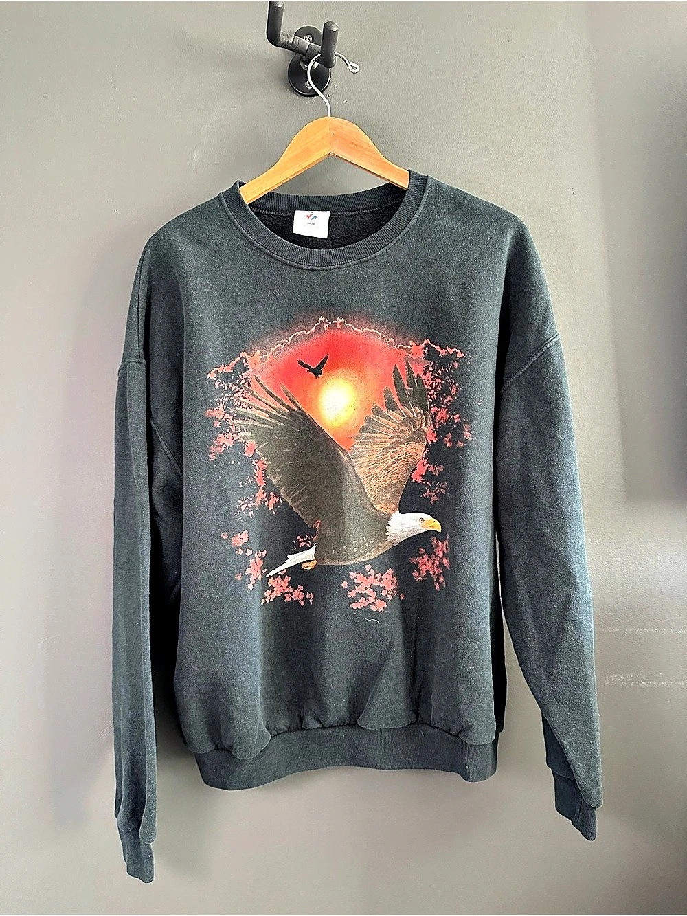 Vintage 90s Eagle Nature jerzees Crewneck Sweatshirt
Size XL